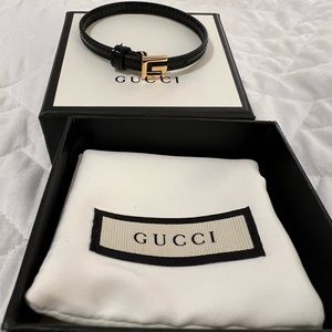 Gucci leather bracelet with square G
